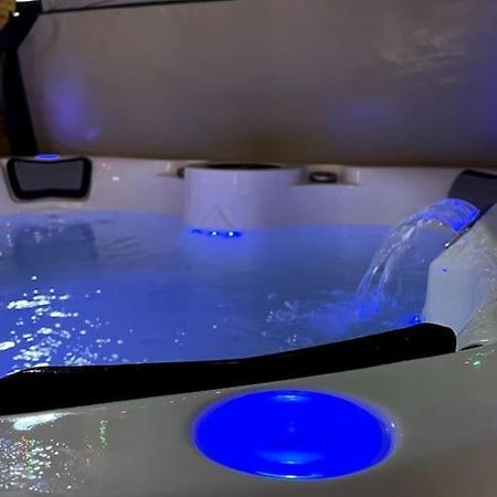 Central Area Terraced House With Private Hot Tub Lincoln Eksteriør billede