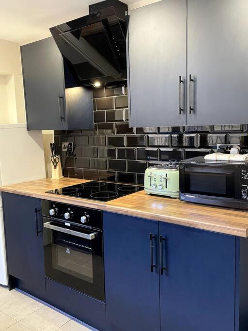 Central Area Terraced House With Private Hot Tub Lincoln Eksteriør billede