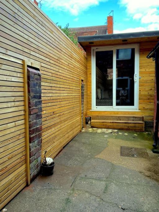 Central Area Terraced House With Private Hot Tub Lincoln Eksteriør billede