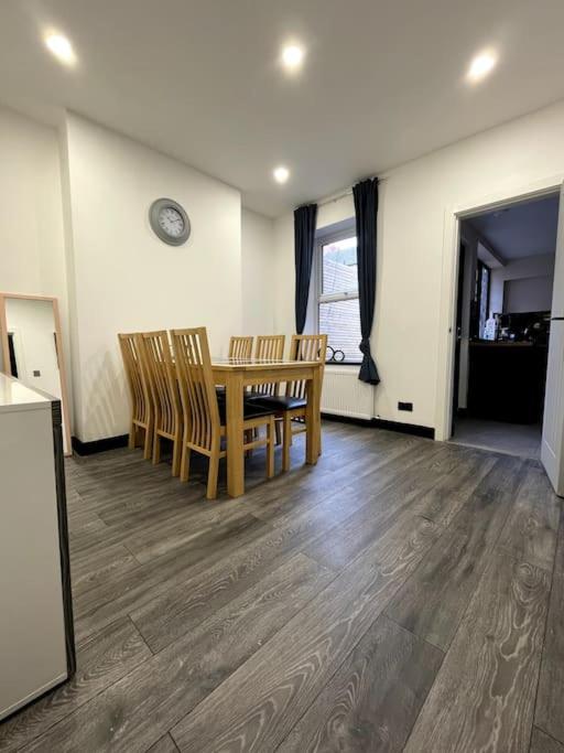 Central Area Terraced House With Private Hot Tub Lincoln Eksteriør billede
