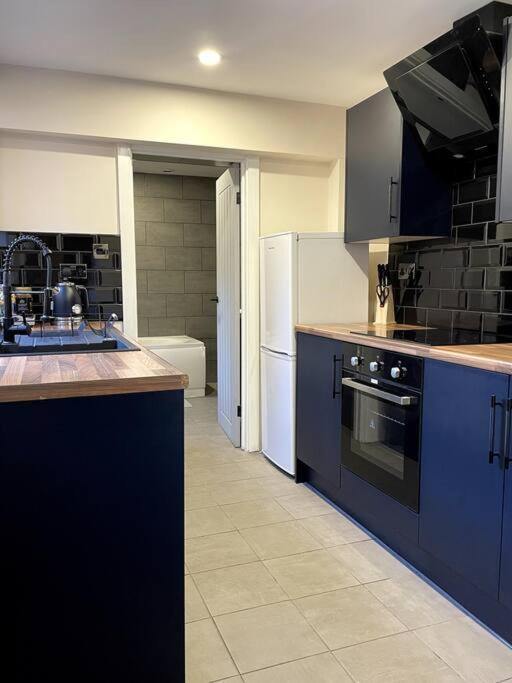 Central Area Terraced House With Private Hot Tub Lincoln Eksteriør billede